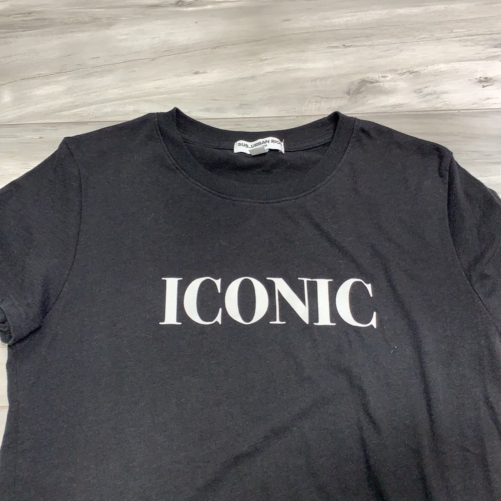 “Iconic” basic graphic tee